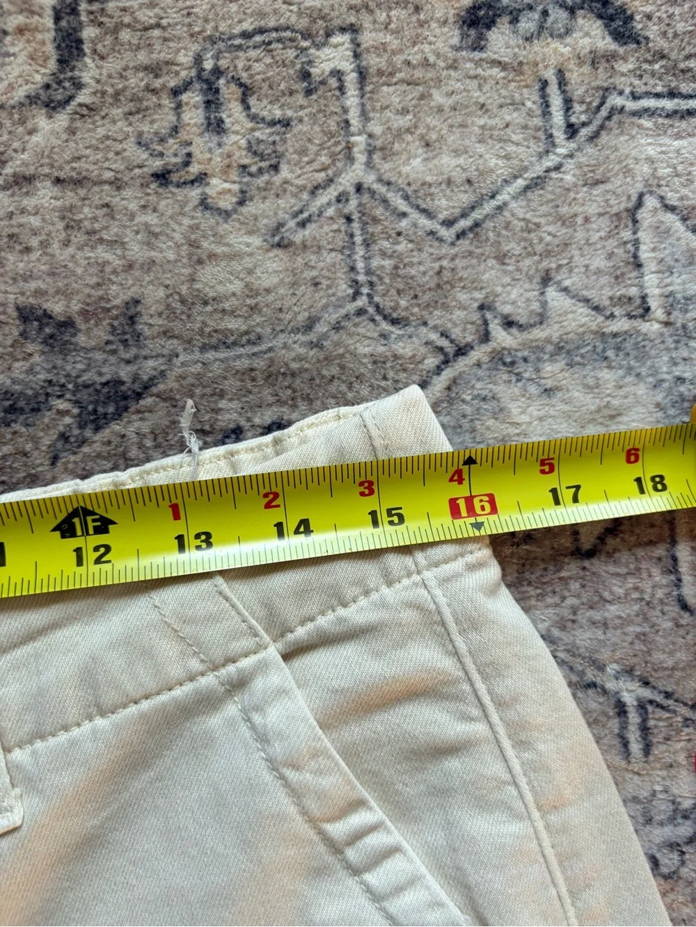 American eagle Stretch Low-Rise Baggy Bermuda Shorts size 6 light tan